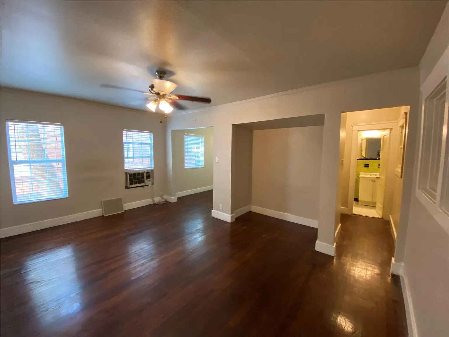 Studio, 1.0 bath, 500 sqft, $825 — Photo 2