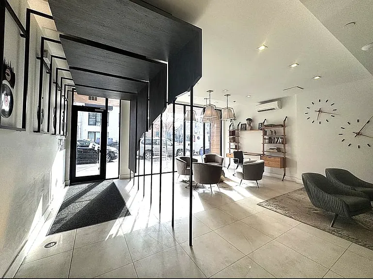 709 Hart St #1B — Photo 16