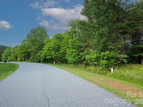 3rd image of 179 Riverwalk Rd