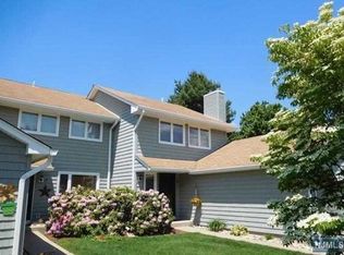 58 Sunset Ct, Mahwah, NJ 07430