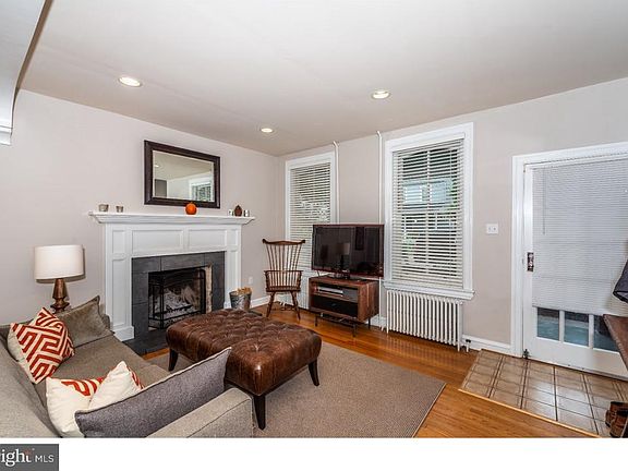 3rd image of 225 Jefferson St