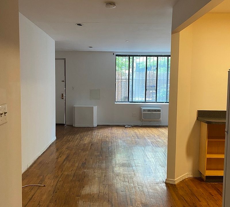 1st image of 530 W 47th St #B1