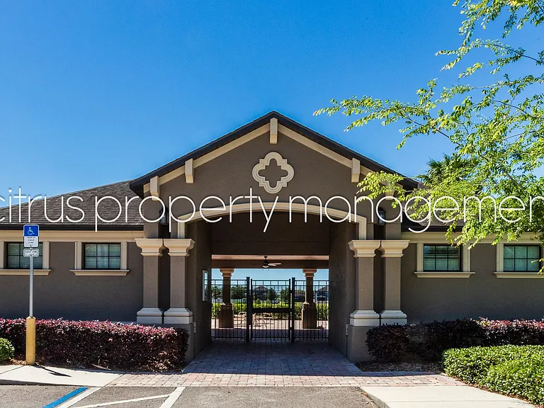 2052 Solar Dr — Photo 31