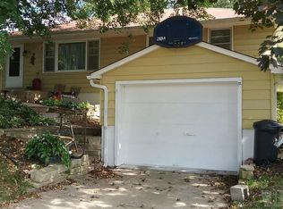 415 Sunset Dr, Brooklyn, IA 52211