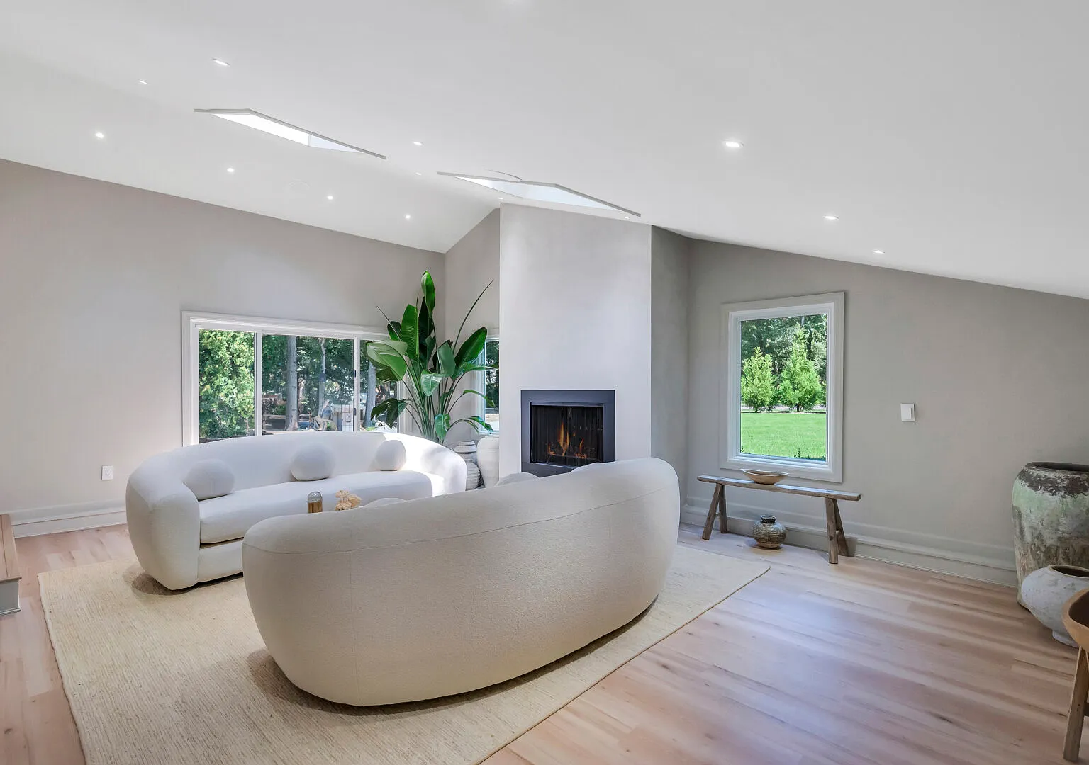 Recently Renovated Southampton Home, Modern Design — Photo 3