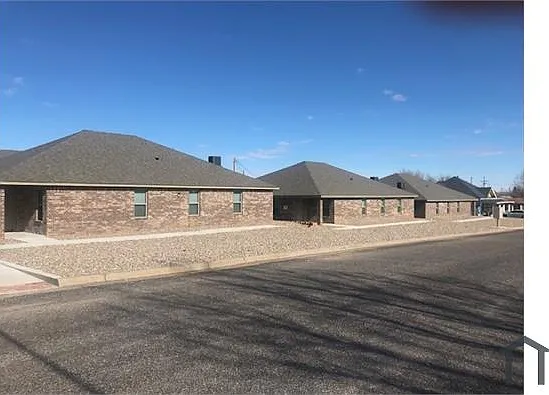 4 bed, 1200 sqft, $1,000 — Photo 2