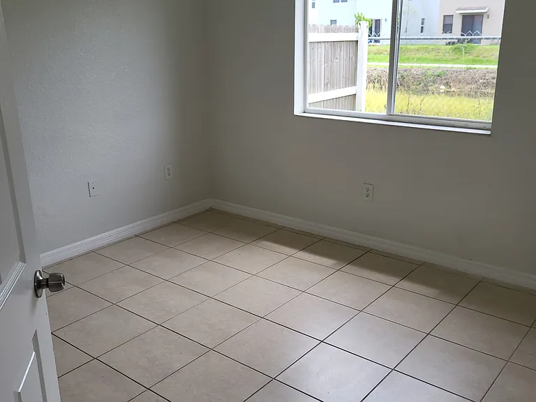 31 NE 13th Ave #31 — Photo 7