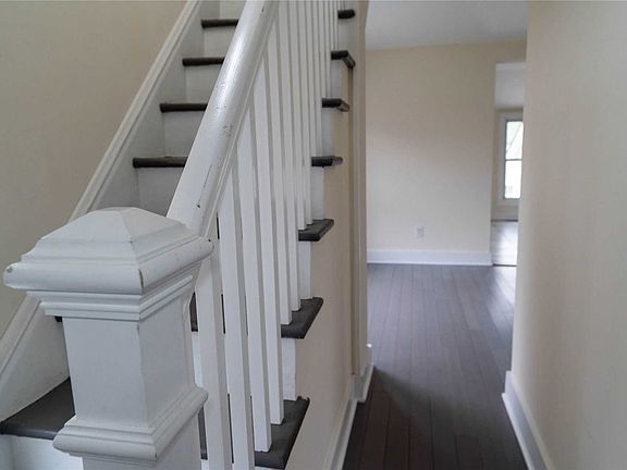 3rd image of 119 Sweezy Ave