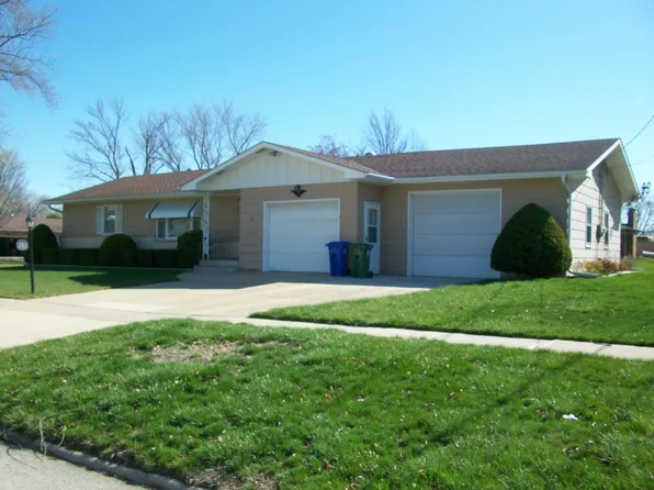 202 L St, Charles City, IA 50616