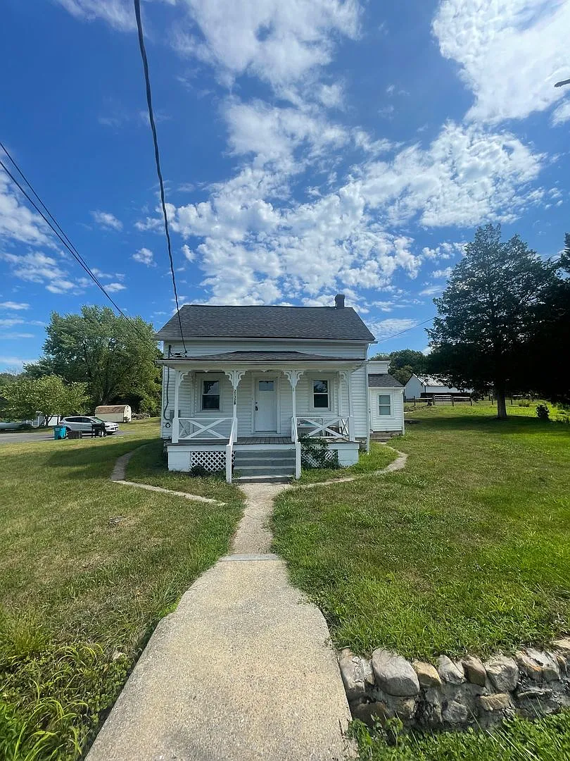 2 Bed 1 Bath House in Boonsboro — Photo 3