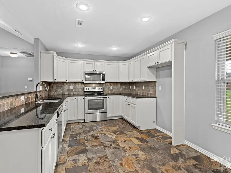 1921 Price Ave — Photo 11