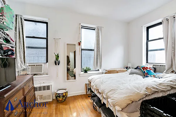 Rented by Anchor Associates | media 6