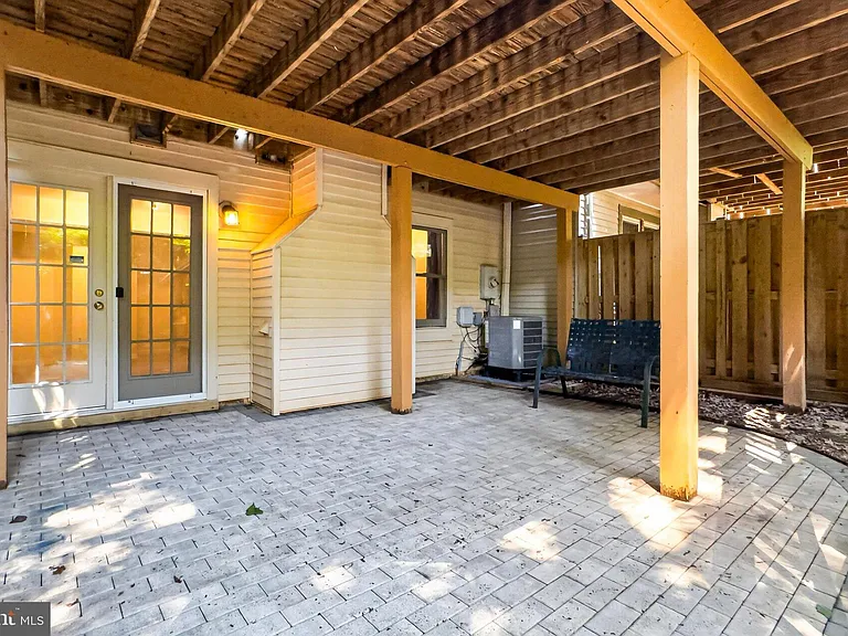5719 Oakshore Ct — Photo 47