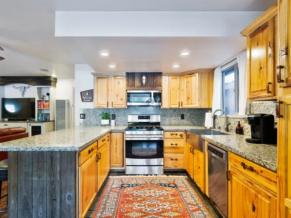 1548 Ojibwa St, South Lake Tahoe, CA 96150