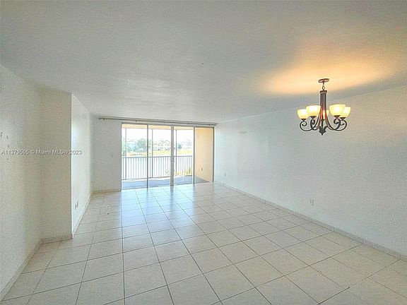 3rd image of 1750 NE 191st St APT 327