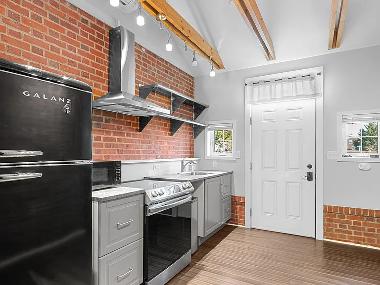 429 S Washington St #B — Photo 3