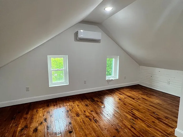 31 N Poplar St — Photo 12