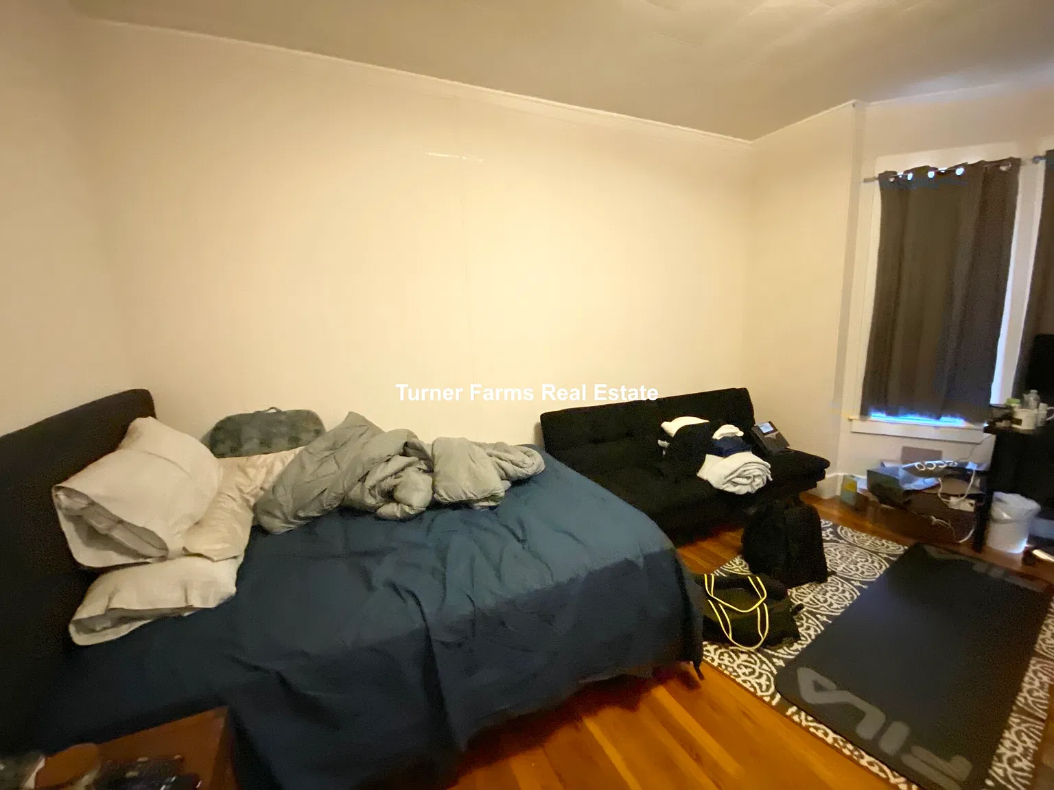 2 bed, 9999 sqft, $2,400 — Photo 2