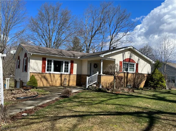 2189 Green St NE, Hartville, OH 44632