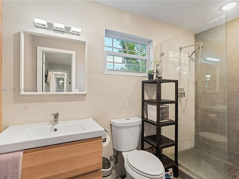 2447 Wilson St — Photo 22