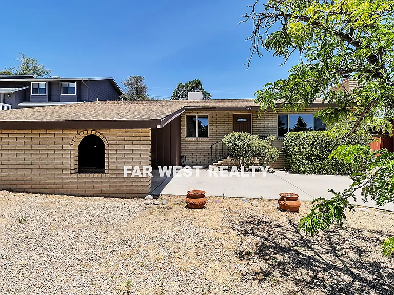 428 Stewart Cir — Photo 7