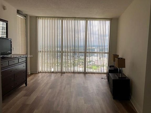 3rd image of 1750 N Bayshore Dr APT 5215