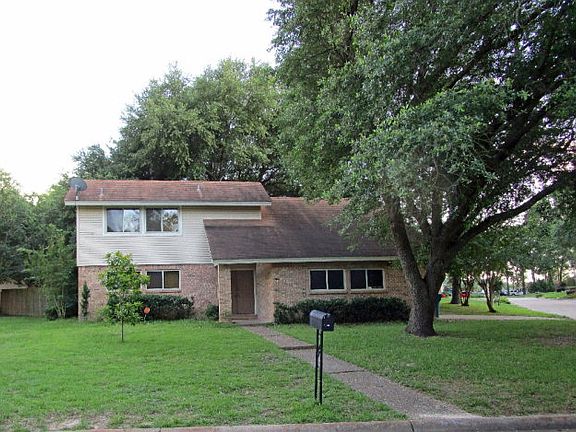 2nd image of 717 Ravenwood Dr
