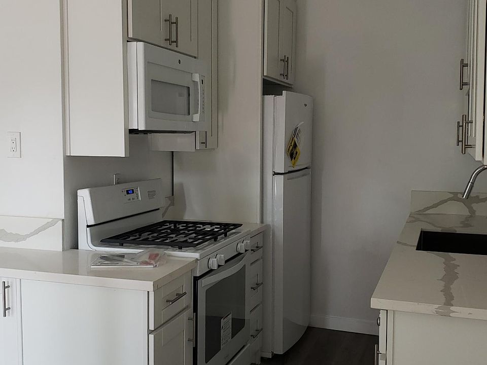 2nd image of 18605 Clark St APT 19