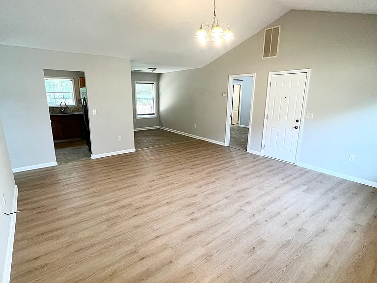 309 Christian Ln — Photo 2