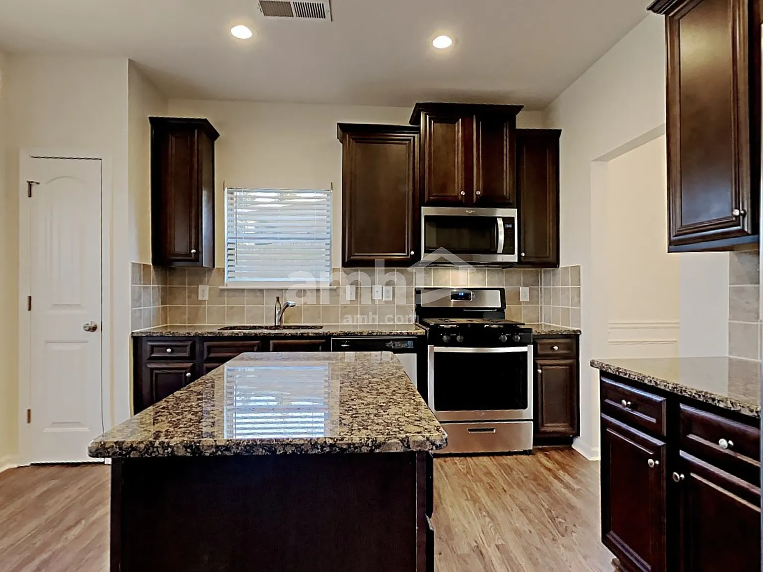 4 bed, 2.5 bath, 2054 sqft, $2,440 — Photo 3