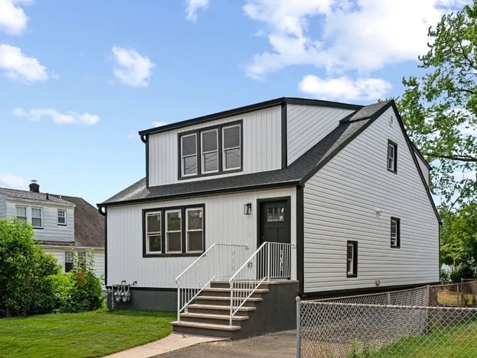 71 Moore Pl #2
