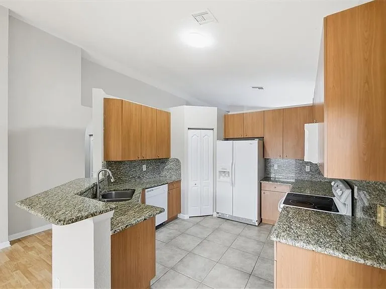 6217 Spring Lake Ter — Photo 13