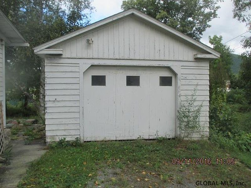 3rd image of 1561 CLAUVERWIE Street