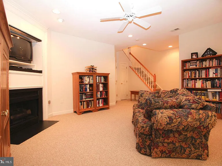 4553 Fair Valley Dr — Photo 21