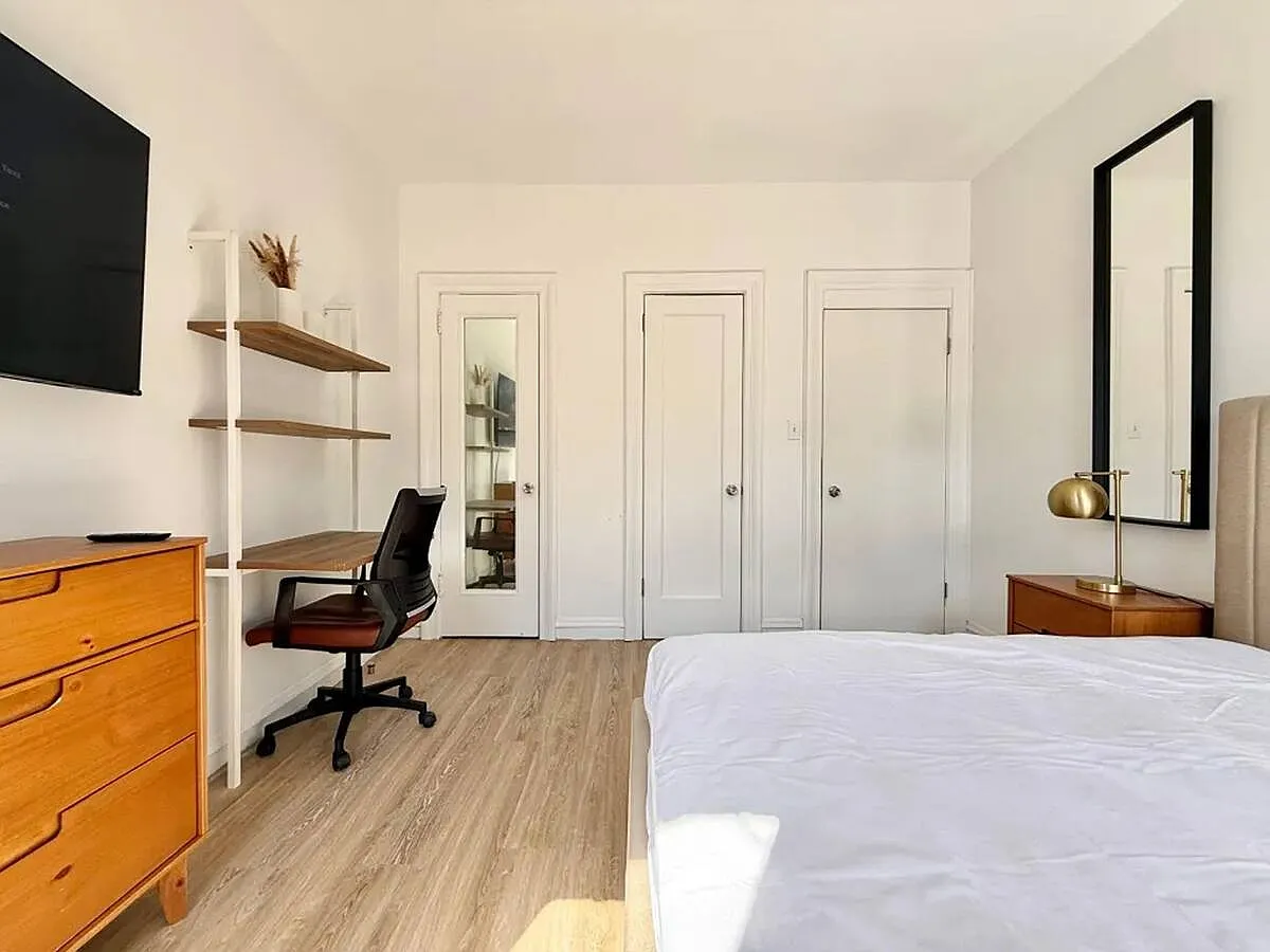 Bedroom - 33 Lenox Rd #2A-221