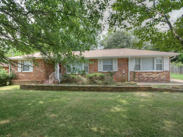 7620 Charlotte Dr SW, Huntsville, AL 35802