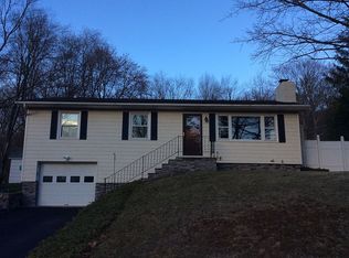 8 Buckskin Heights Dr, Danbury, CT 06811