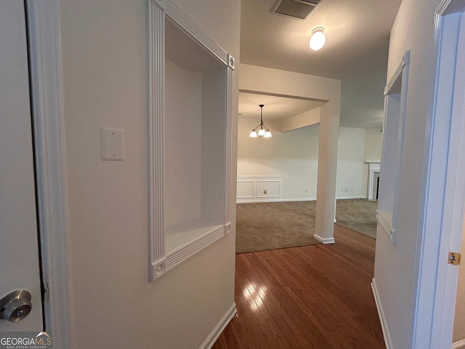 3 bed, 2.5 bath, 1984 sqft, $1,945 — Photo 3