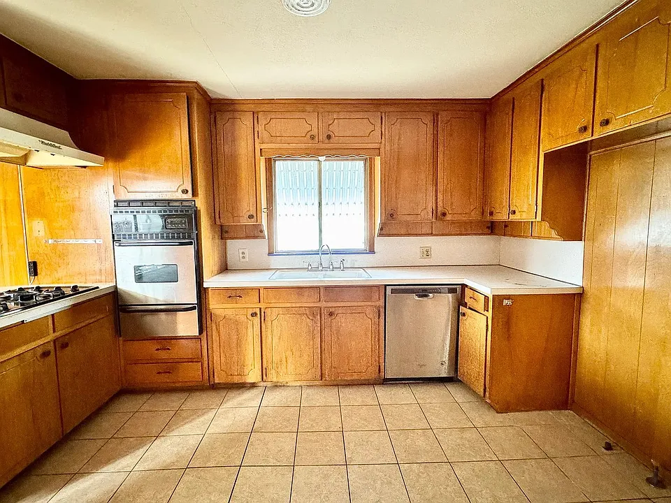 2204 Tierney Rd