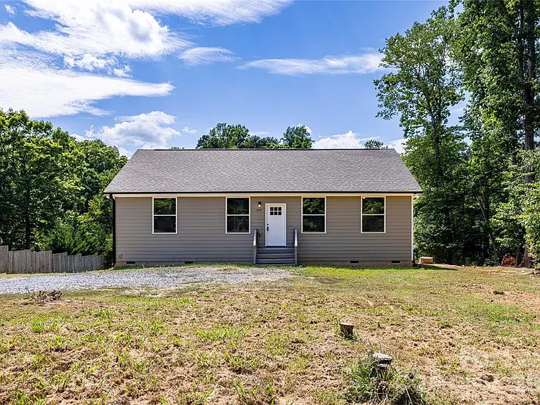 429 Creswell Rd — Photo 1
