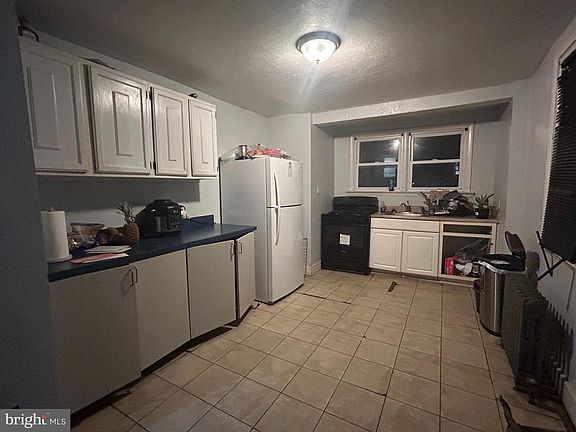 3rd image of 869 Bridge St
