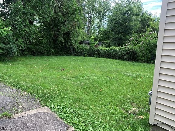 4th image of 3832 E 142nd St SE