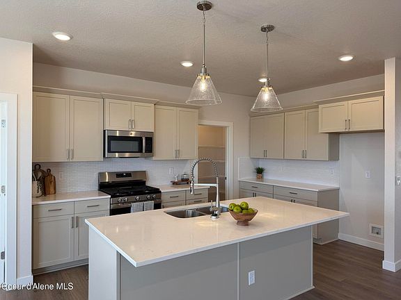 2nd image of 6761 N Coeur Terre Blvd