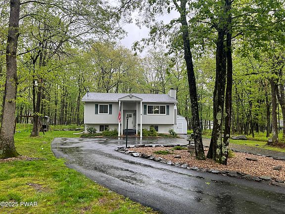 2nd image of 805 Jefferson Ct