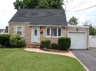 166 Van Buren St, West Babylon, NY 11704