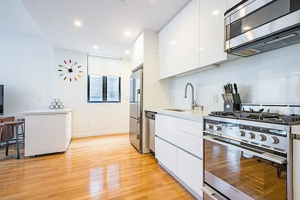 Sold by Voro, LLC | media 1