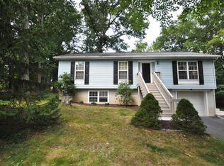 2225 Walnut Trl, Bushkill, PA 18324