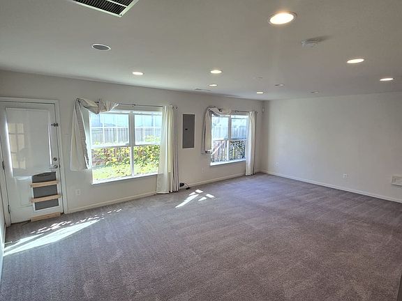5th image of 107 Dresden Ct