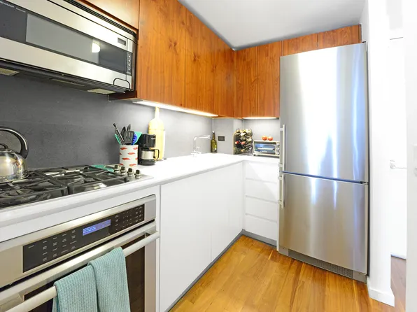 515 East 72nd Street image 4 of 10