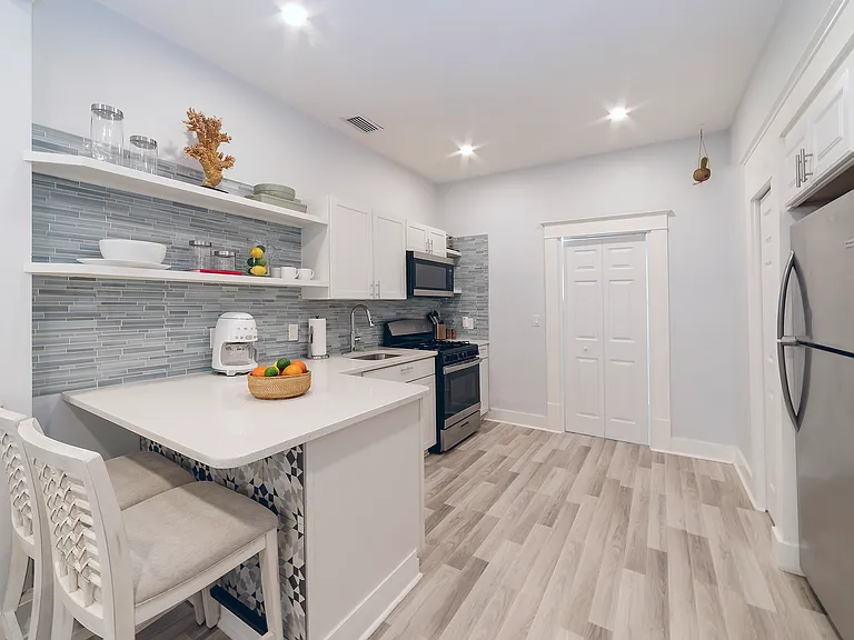 955 Locust St NE #B — Photo 1